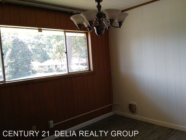 Foto del edificio - 3 br, 2.5 bath House - 801 W. 8th St.