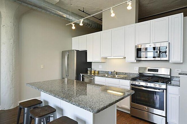 Building Photo - 221 E Cullerton St