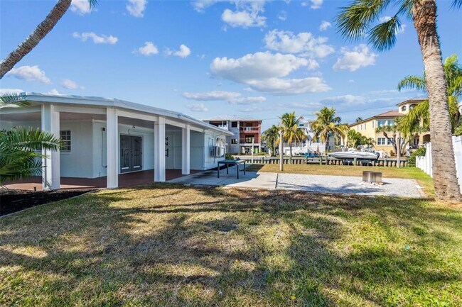 Foto del edificio - 1733 Bayou Grande Blvd NE