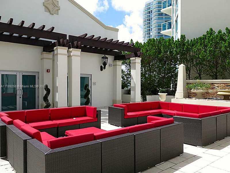 Foto principal - 200 Sunny Isles Blvd