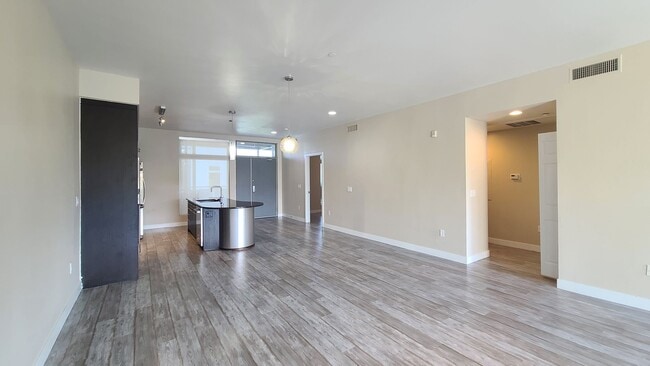 Foto del edificio - 2 Bedroom Condo located in Park House.