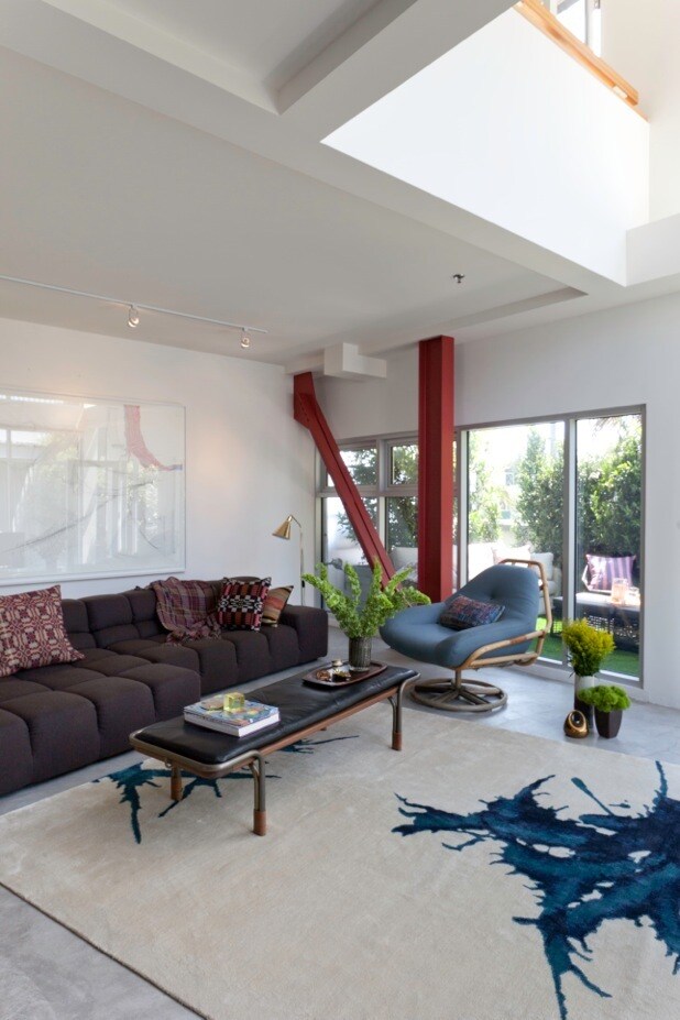Open living area, indoor/outdoor living - 615 Hampton Dr