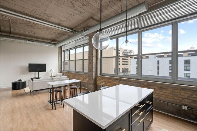 Building Photo - 521 S 7th St