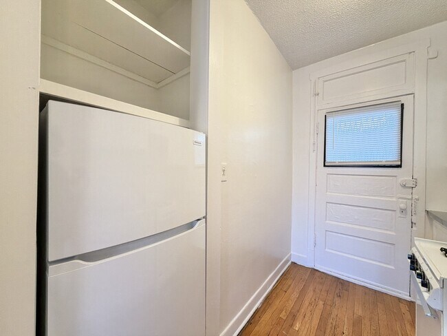 Foto del edificio - 836 W Cornelia Ave