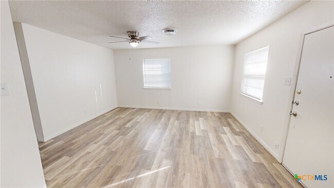 Foto del edificio - 1505 Daude Ave