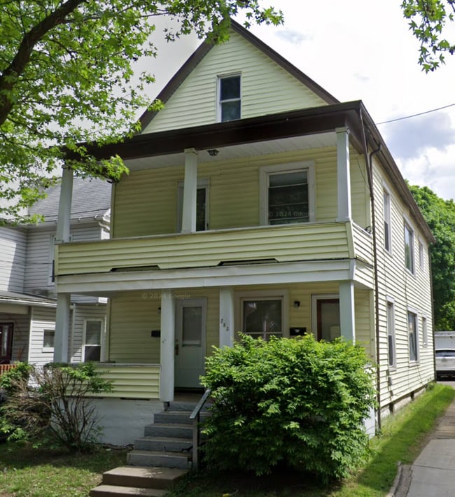 Building Photo - 753 E 24th St