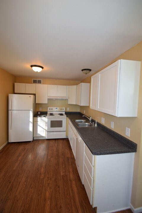 Foto del edificio - 5718 Balsam Rd