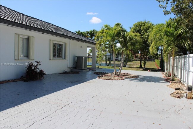 Building Photo - 4 br, 2.5 bath House - 5204 SW 159th Ct