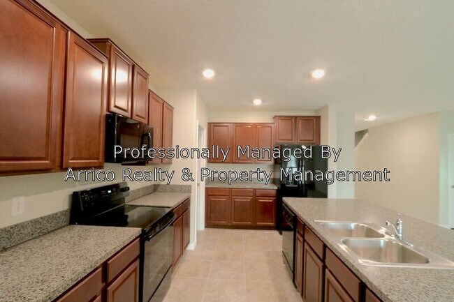 Building Photo - 17034 Yellow Pine St