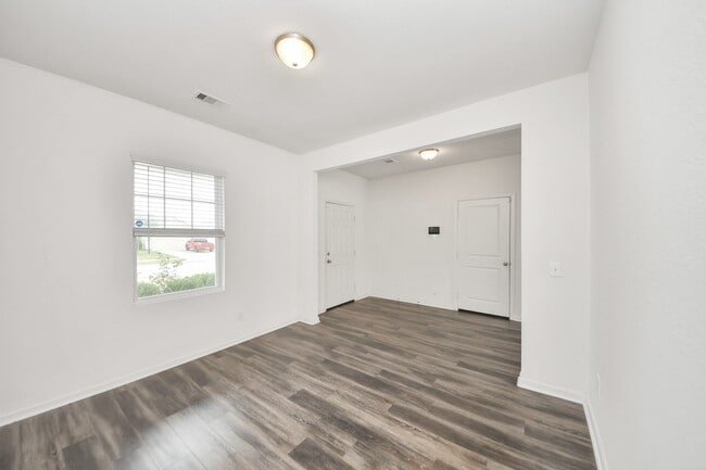 Foto del edificio - 2056 Spindletree Ln