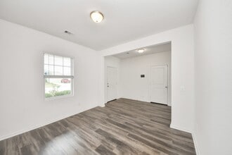 Building Photo - 2056 Spindletree Ln