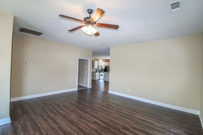 Foto del edificio - 1213 Merchant Way