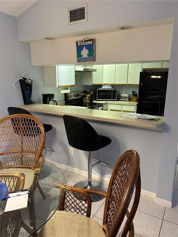 Foto del edificio - 744 White Pine Tree Rd