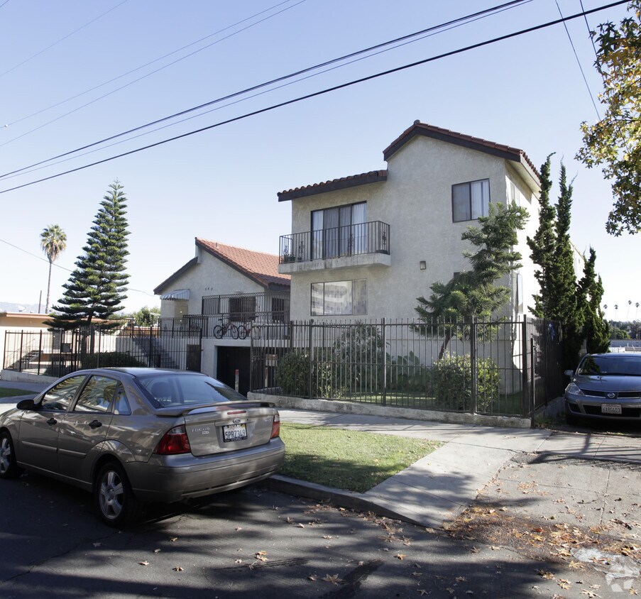 Building Photo - 542 N Juanita Ave