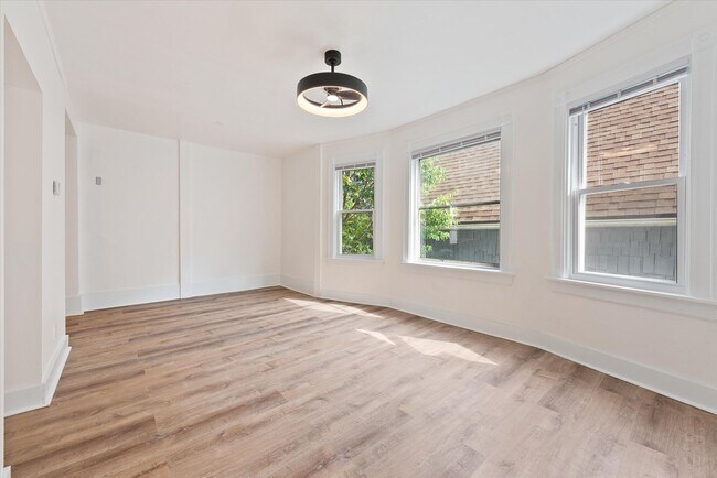 Foto del edificio - 2026 E Kenilworth Pl