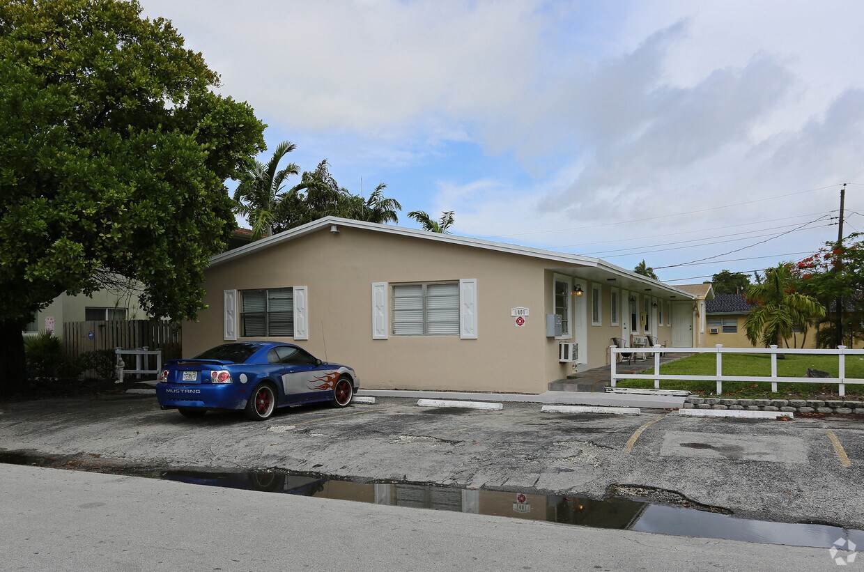 Building Photo - 1401-1407 Holly Heights Dr