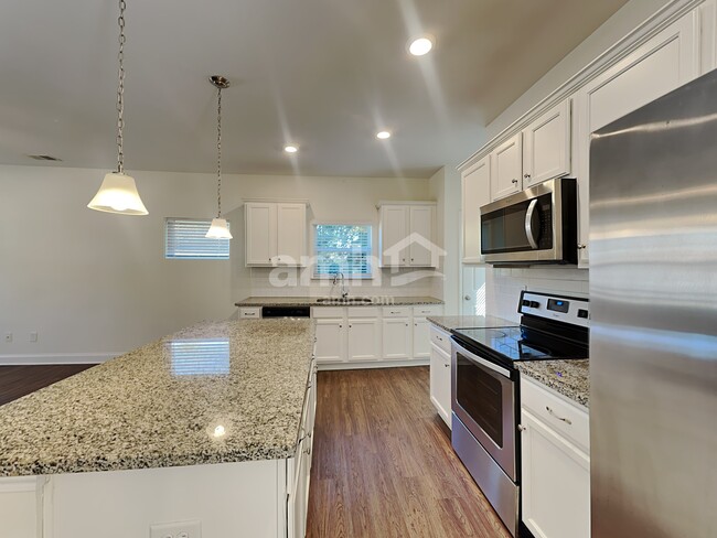 Building Photo - 112 Oscar Way