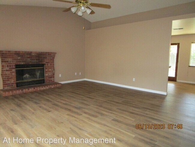 Building Photo - 3 br, 2 bath House - 637 Sun Rose Ave - SU637
