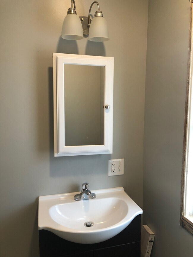 Building Photo - 1134 Plymouth Ave S