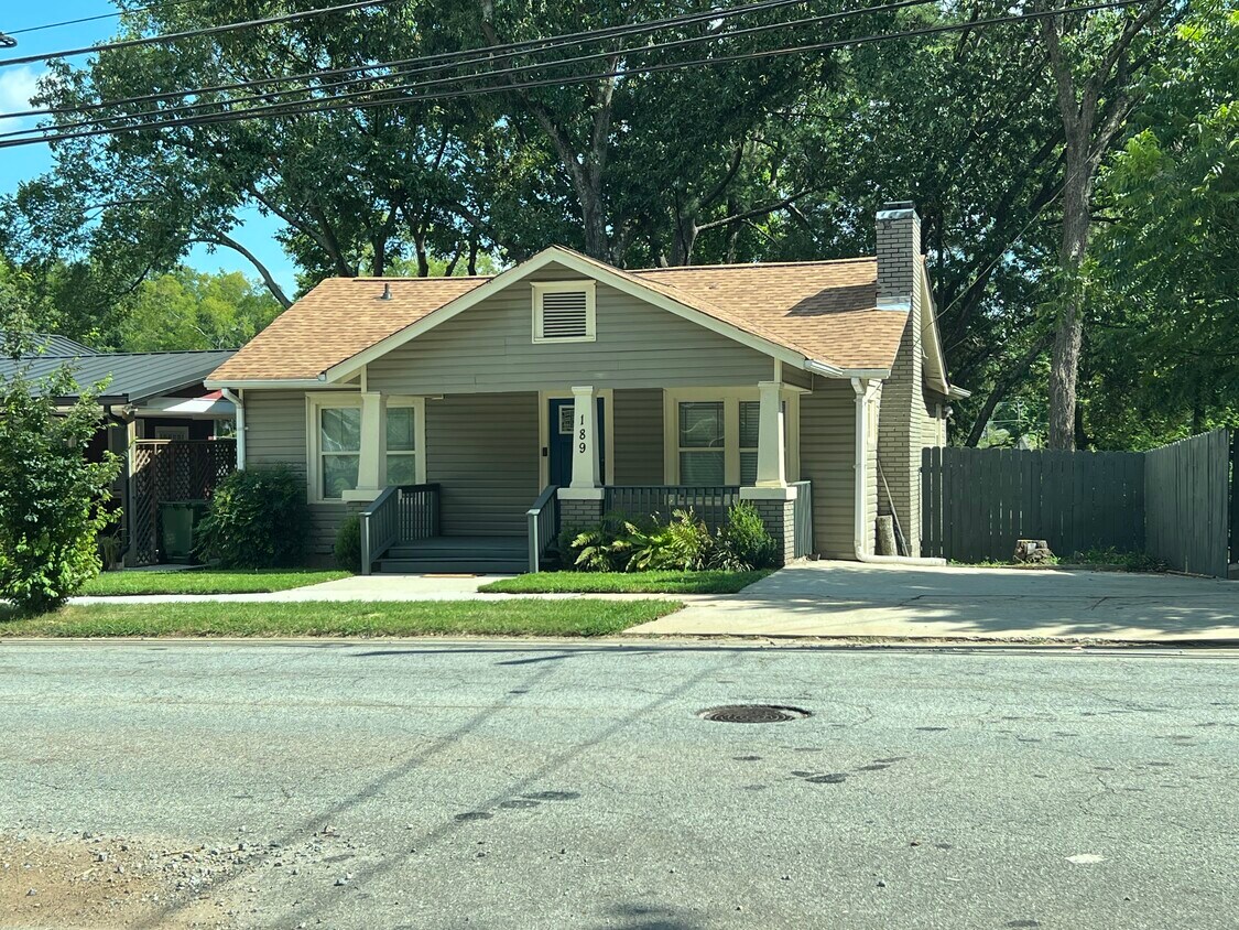 Primary Photo - 189 Claire Dr SE