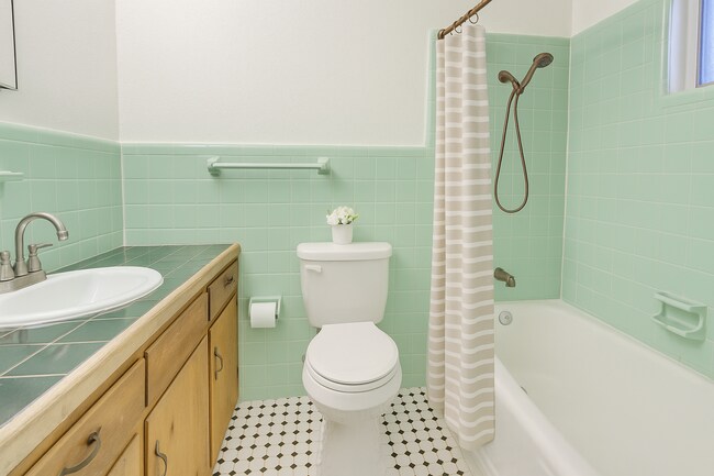 Building Photo - True 1 Bedroom Near FSU