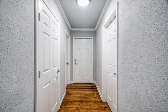 Building Photo - BEAUTIFULLY-RENOVATED JEFFERSON HEIGHTS HOME