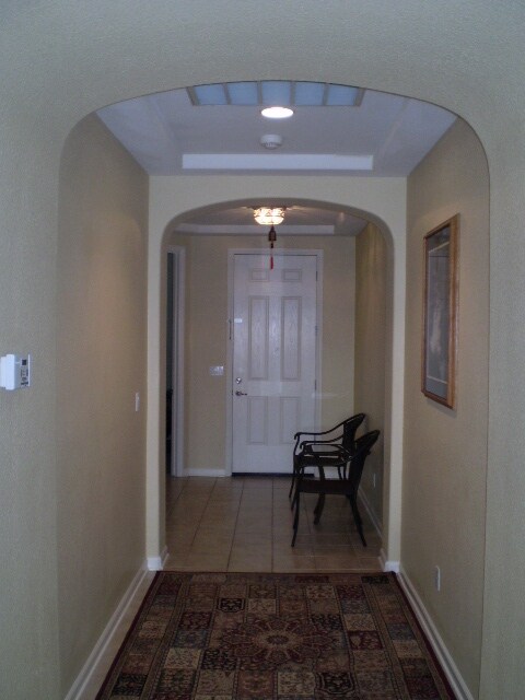 Building Photo - Beautifully Maintained and Upgraded Parkwa...