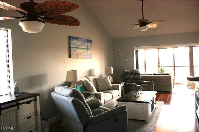 Foto del edificio - 15160 Riverbend Blvd