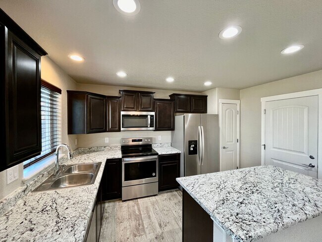 Foto del edificio - Beautiful 3 Bedroom Home in Lorson Ranch!