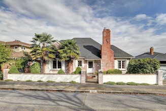 Building Photo - 2524 Montavista Pl W