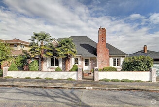Building Photo - 2524 Montavista Pl W