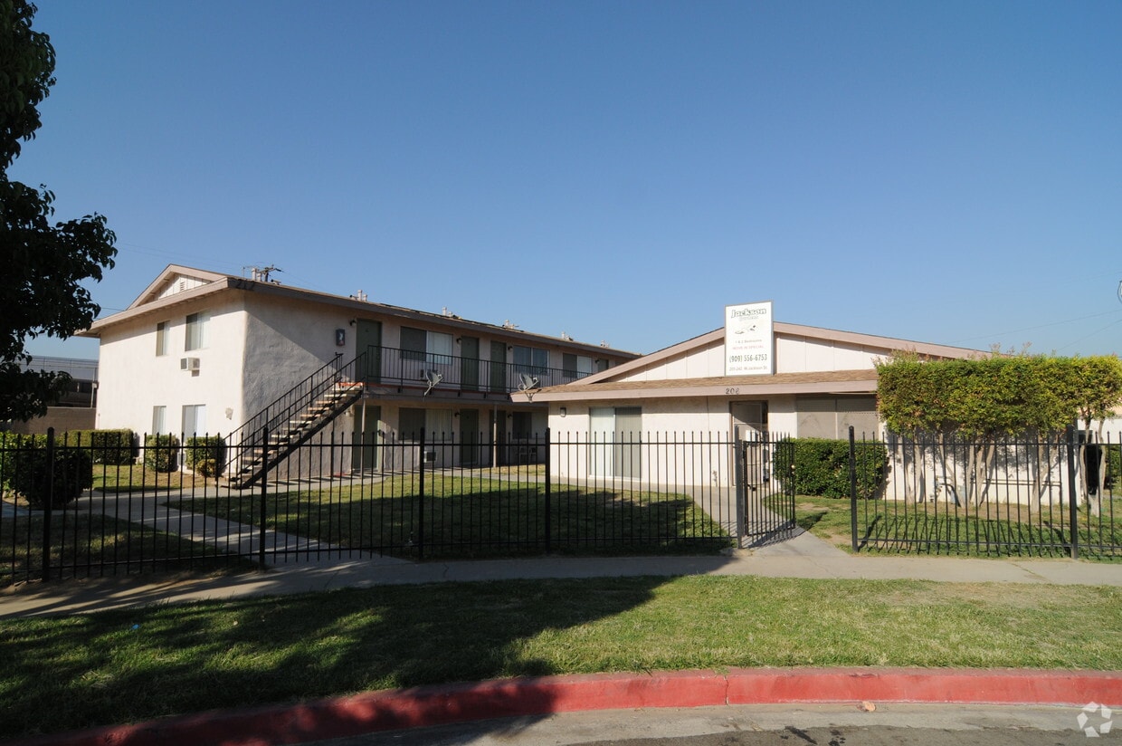 4 Units Apartments in Rialto, CA