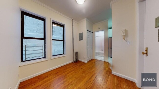 Building Photo - 516 E 80th St