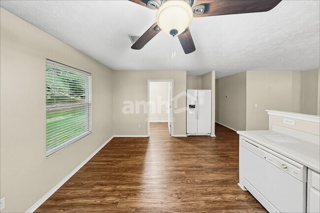 Building Photo - 2649 Sutherland Dr