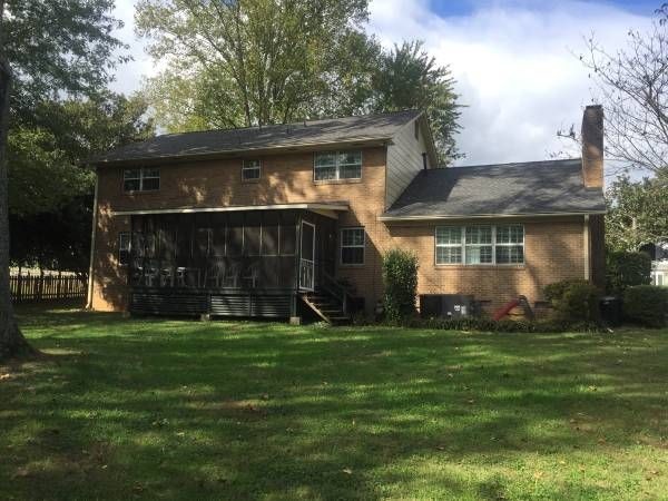 Building Photo - 304 E Heritage Dr