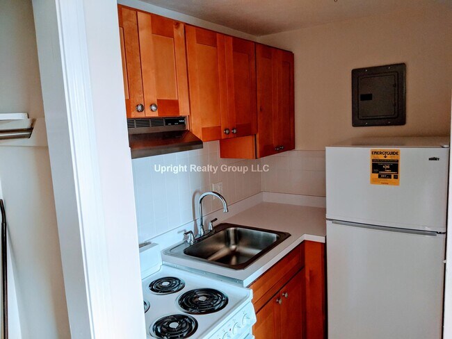 Building Photo - 168 N Beacon St