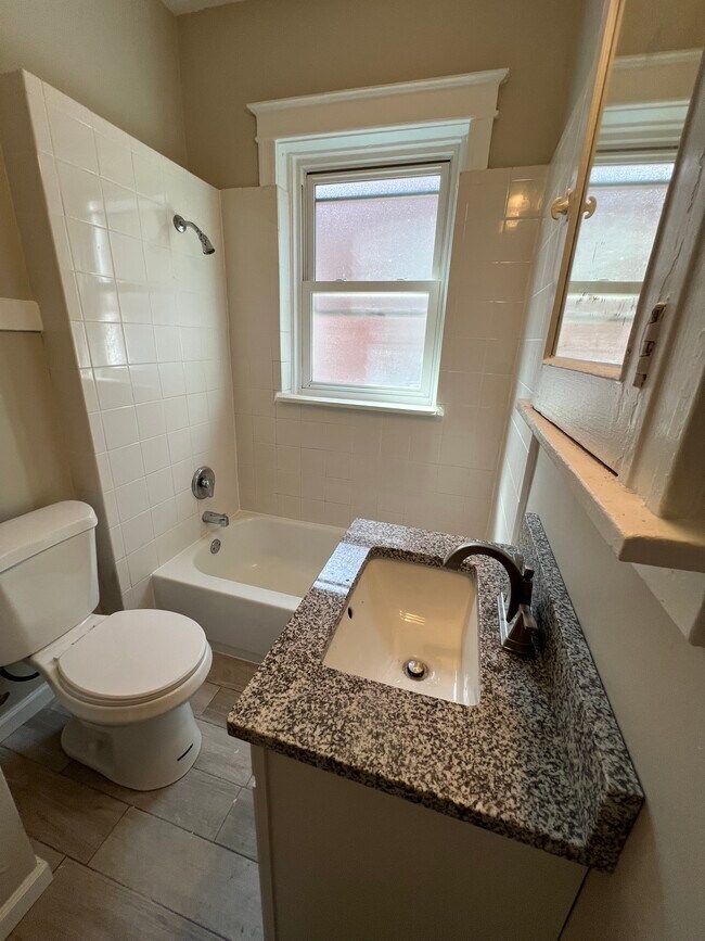 6434 Alamo Ave Unit 2W, Clayton, MO 63105 Apartments in Clayton, MO