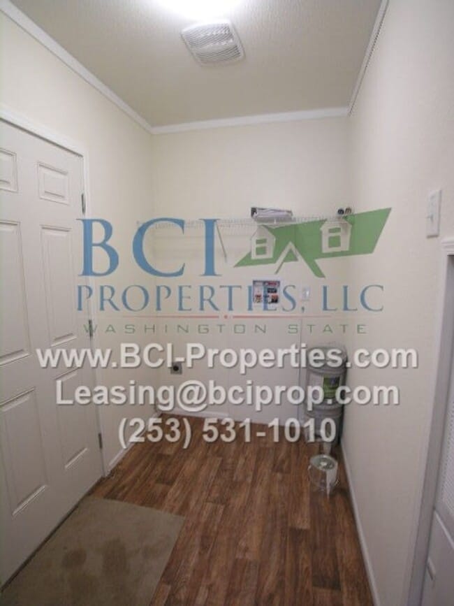 Building Photo - Welcome Home to Evergreen Place Condominiu...