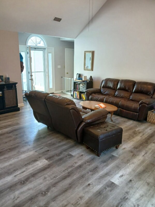 Foto del edificio - 729 Cherry Dr