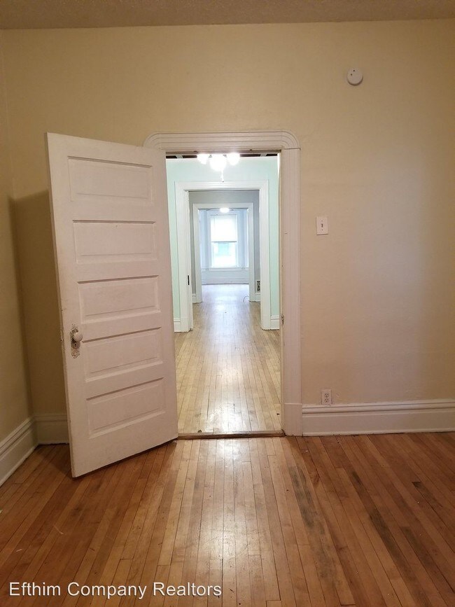 Foto del edificio - 3450 Crittenden St