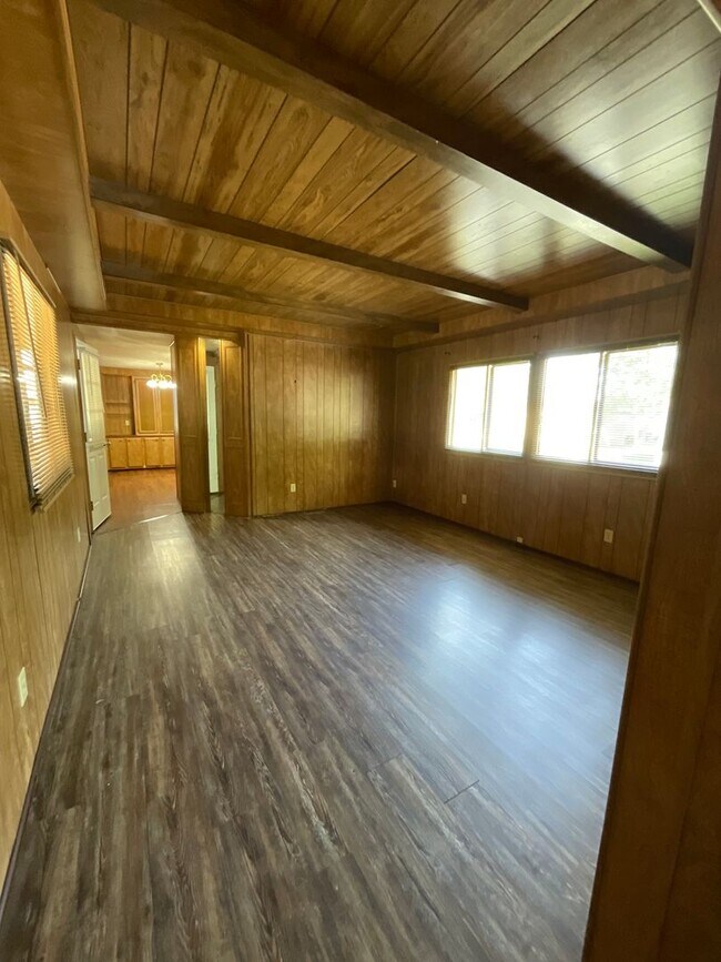 Building Photo - Nice 2 bedroom 2 bath mobile  home with a ...