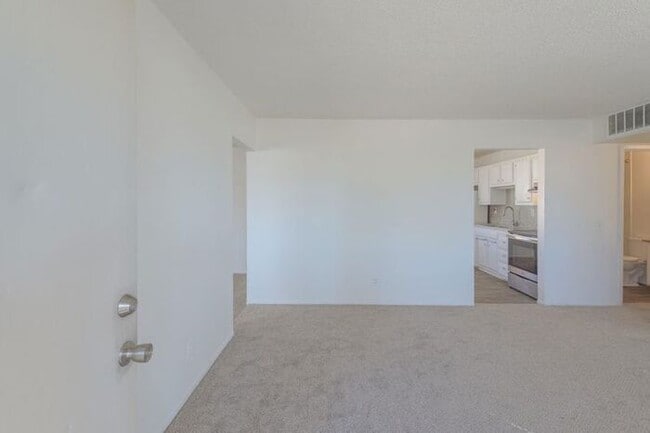 Building Photo - 13411 Cloudview Ave NE, Albuquerque, NM, 8...