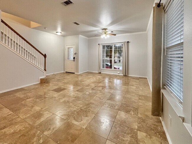 Foto del edificio - Beautiful 4 Bedroom Home in Gated Community!