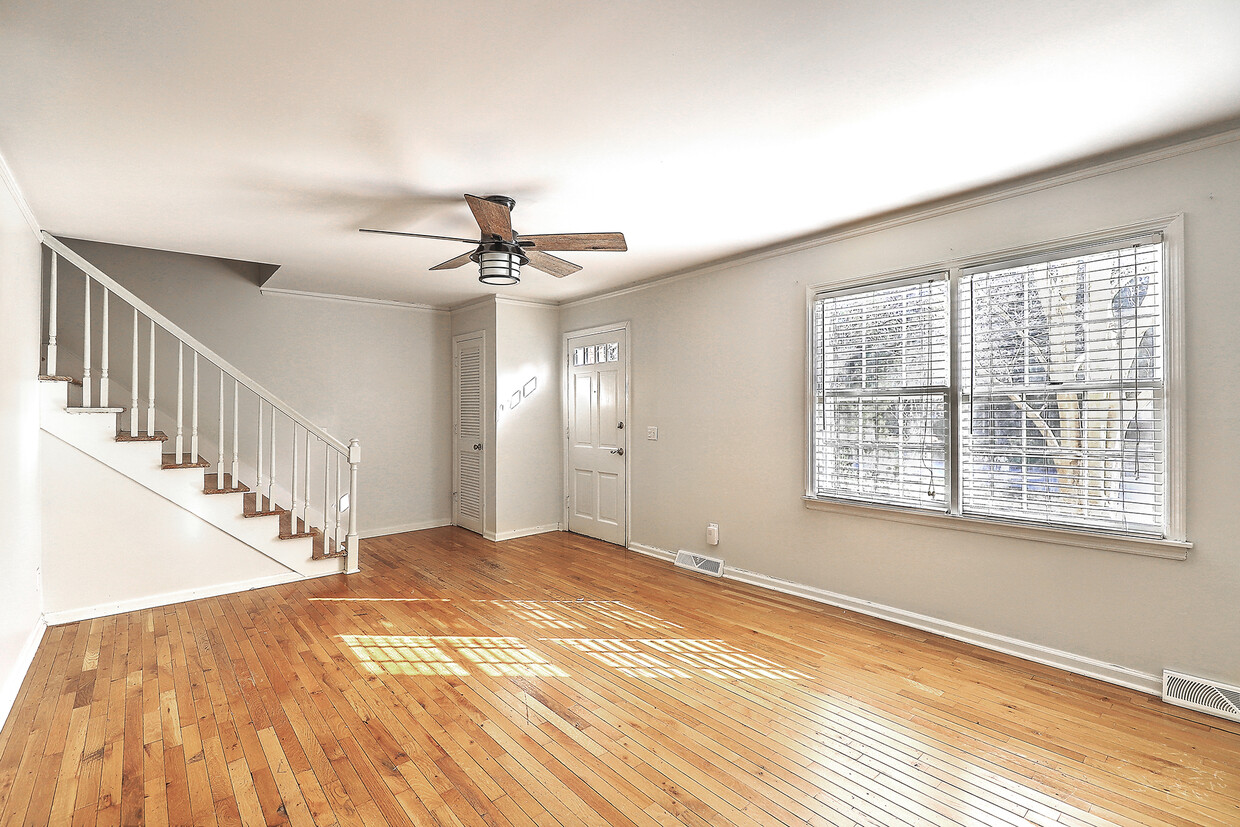 Foto principal - 939 Cottingham Dr