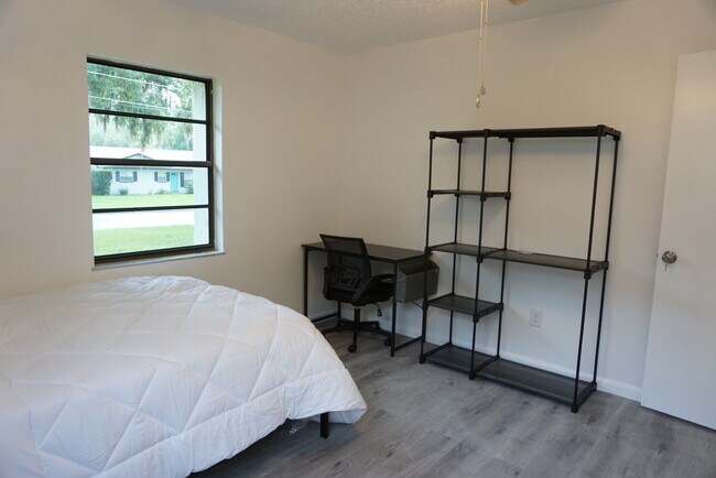 Foto del edificio - 623 E Plymouth Ave