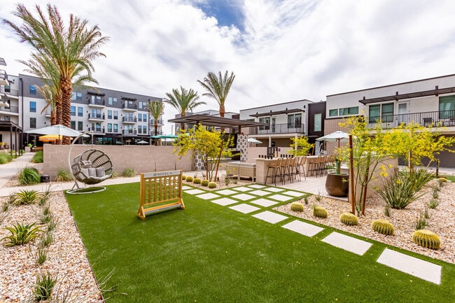 Building Photo - MAA Val Vista