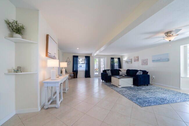 Foto del edificio - 4464 E Riverside Dr