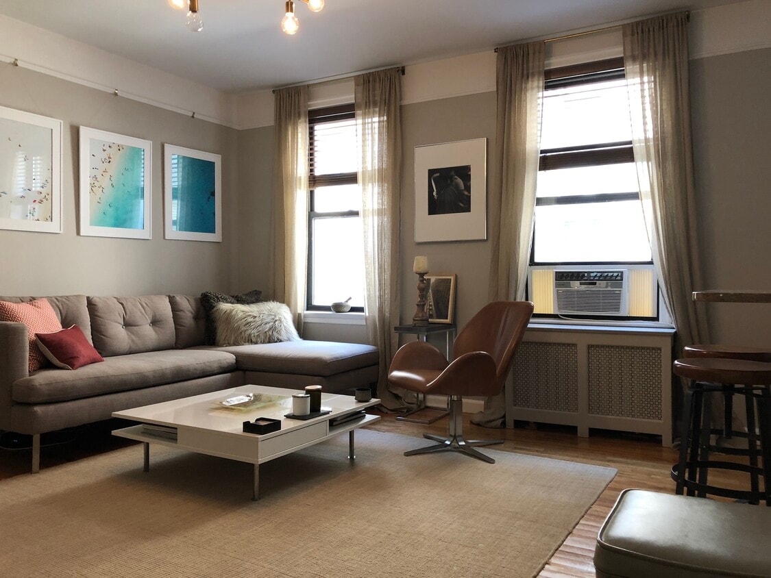 living room - 779 Riverside Dr