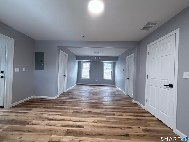 Foto del edificio - 228 Holly St