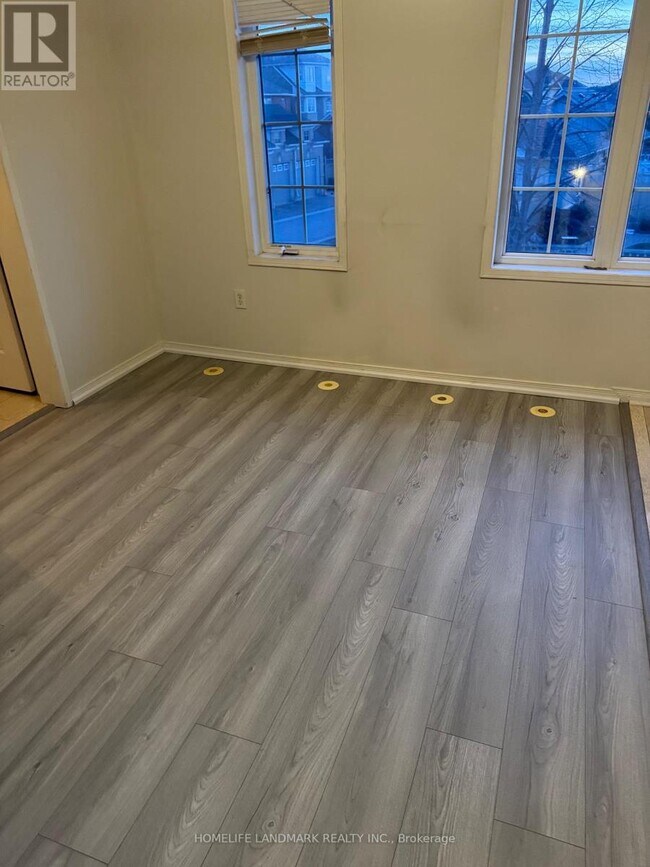 Building Photo - 3 Oakmoor Ln